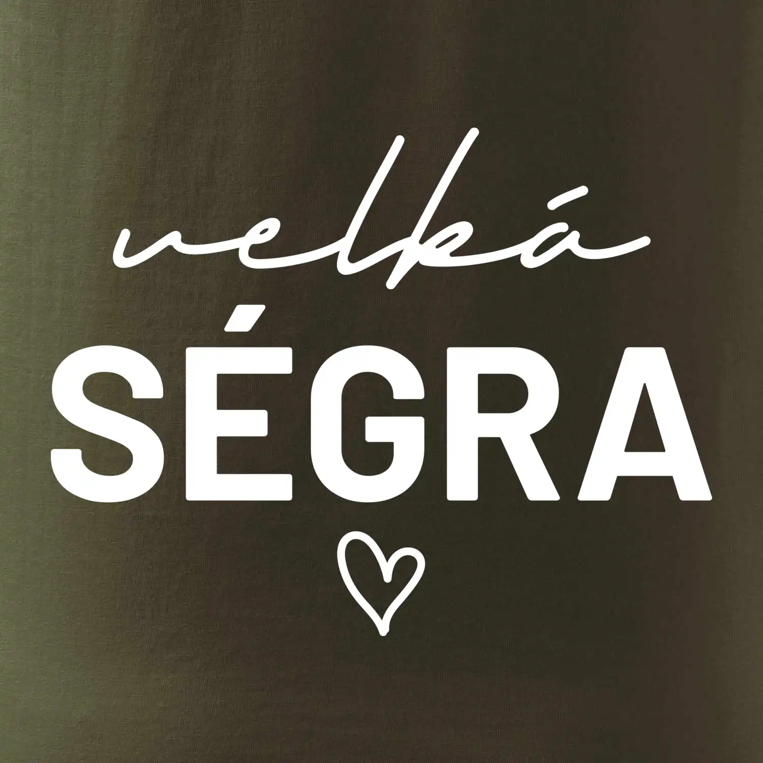 Velká ségra -  nápis na prsou