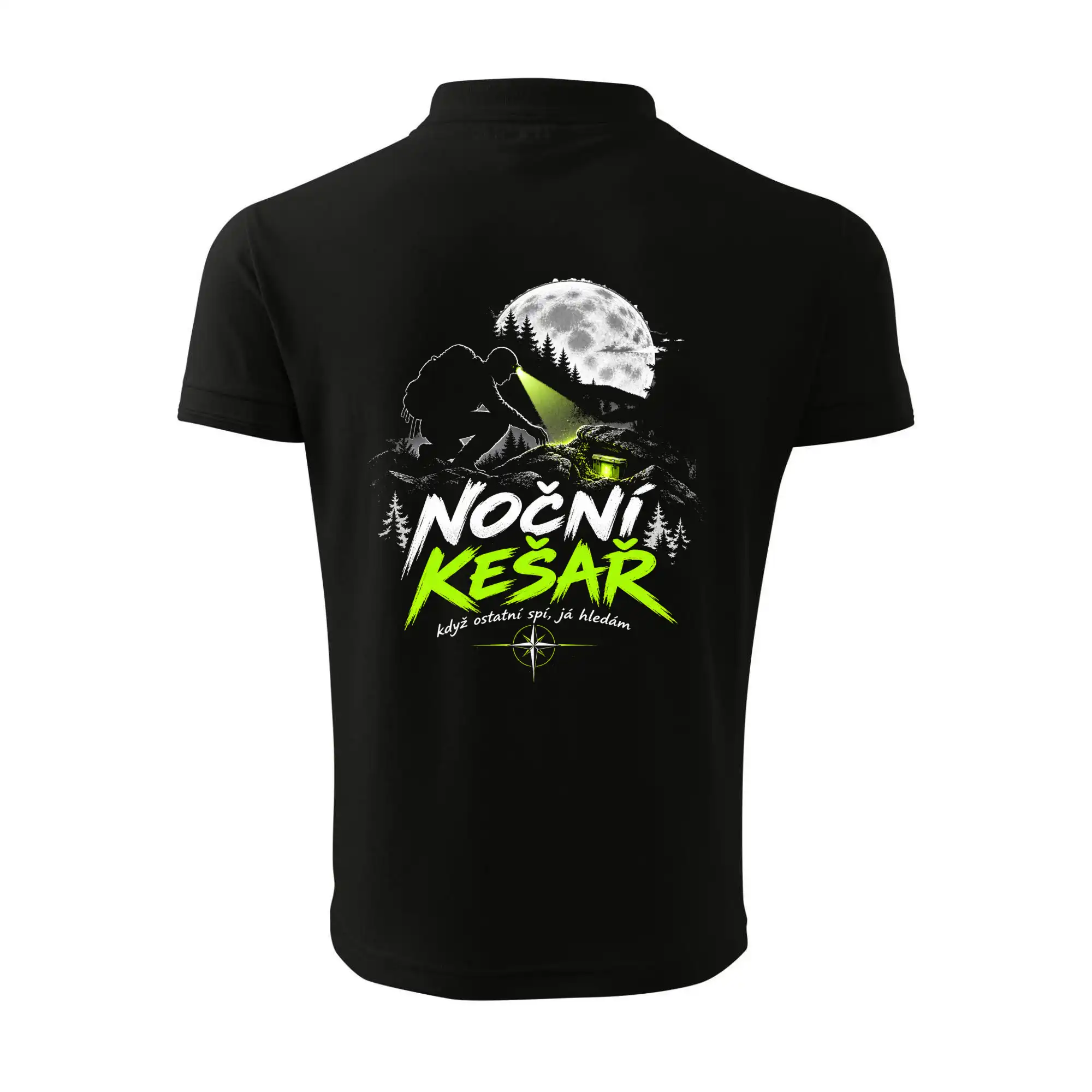 Noční kešař hledání za úplňku