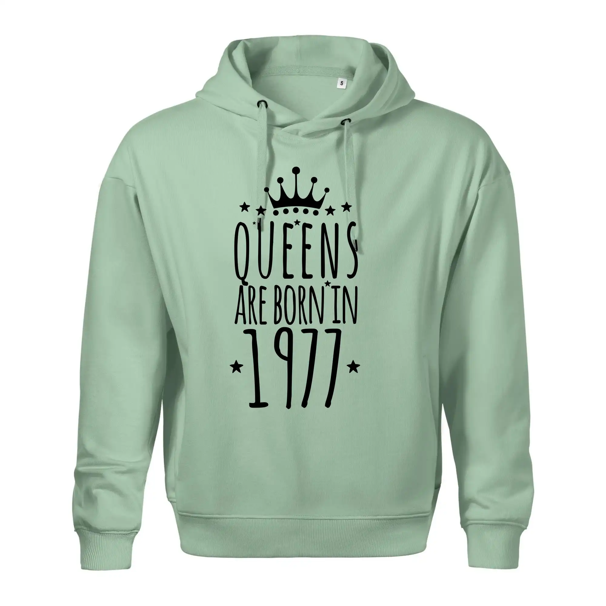 Queens are born in 1977