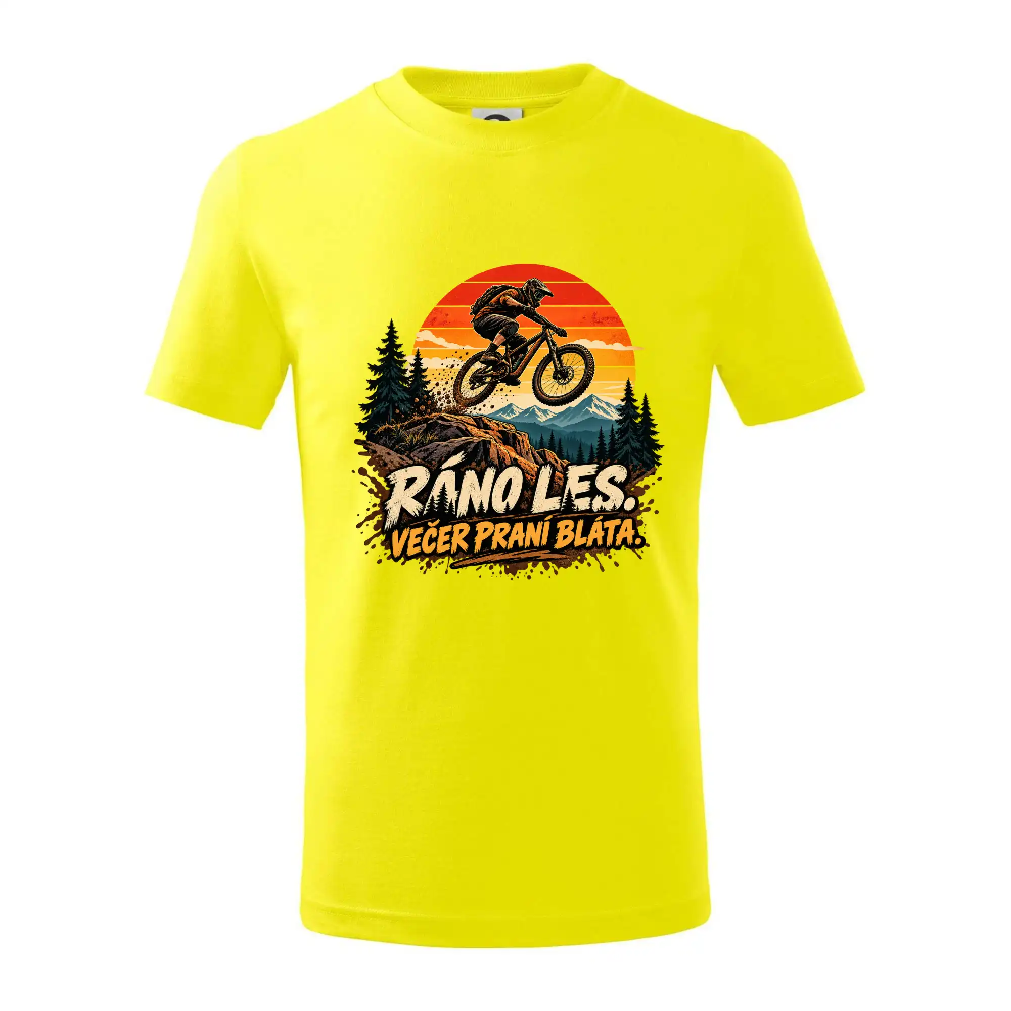 Ráno les večer praní bláta na kole