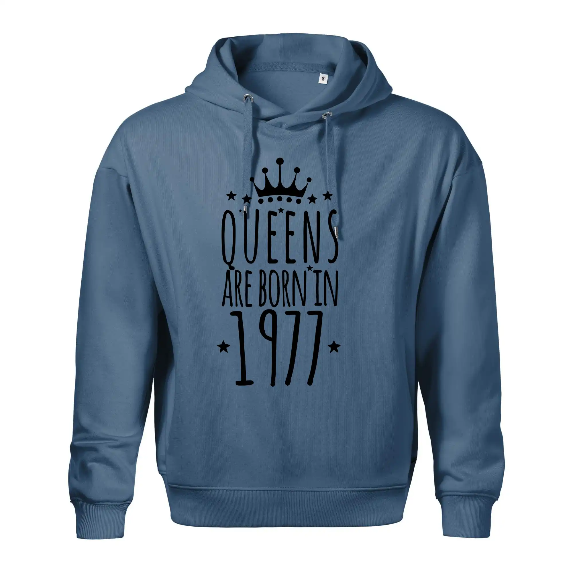 Queens are born in 1977